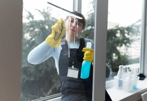 Nettoyage de vitres intérieures et extérieures à Angé